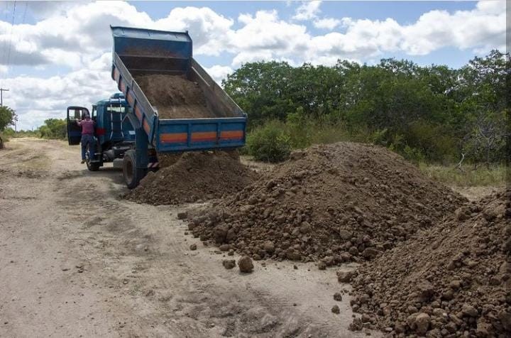 Prefeitura inicia recuperação da estrada que  liga o povoado de Várzea à Gameleira