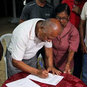 Prefeito de Jaguarari assina ordem de serviço para construção de praça pública e pavimentação na comunidade de Várzea Grande
