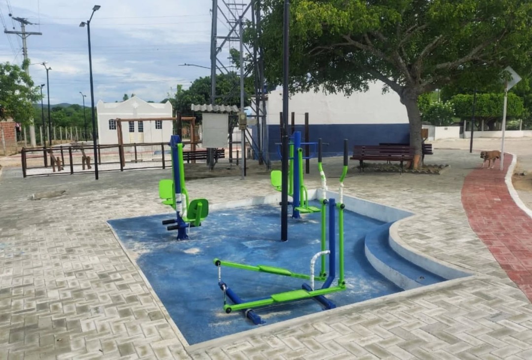 Praça comunitária e pavimentação em paralelepípedo foram inauguradas no povoado de Várzea Grande